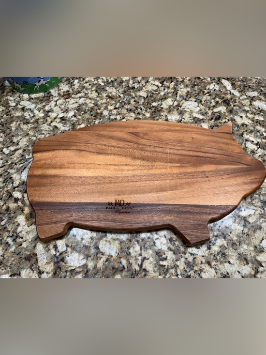 Paula Deen Other - Paula Deen Pig Shaped Acacia Wood Large Cutting Board - 22” x 11”